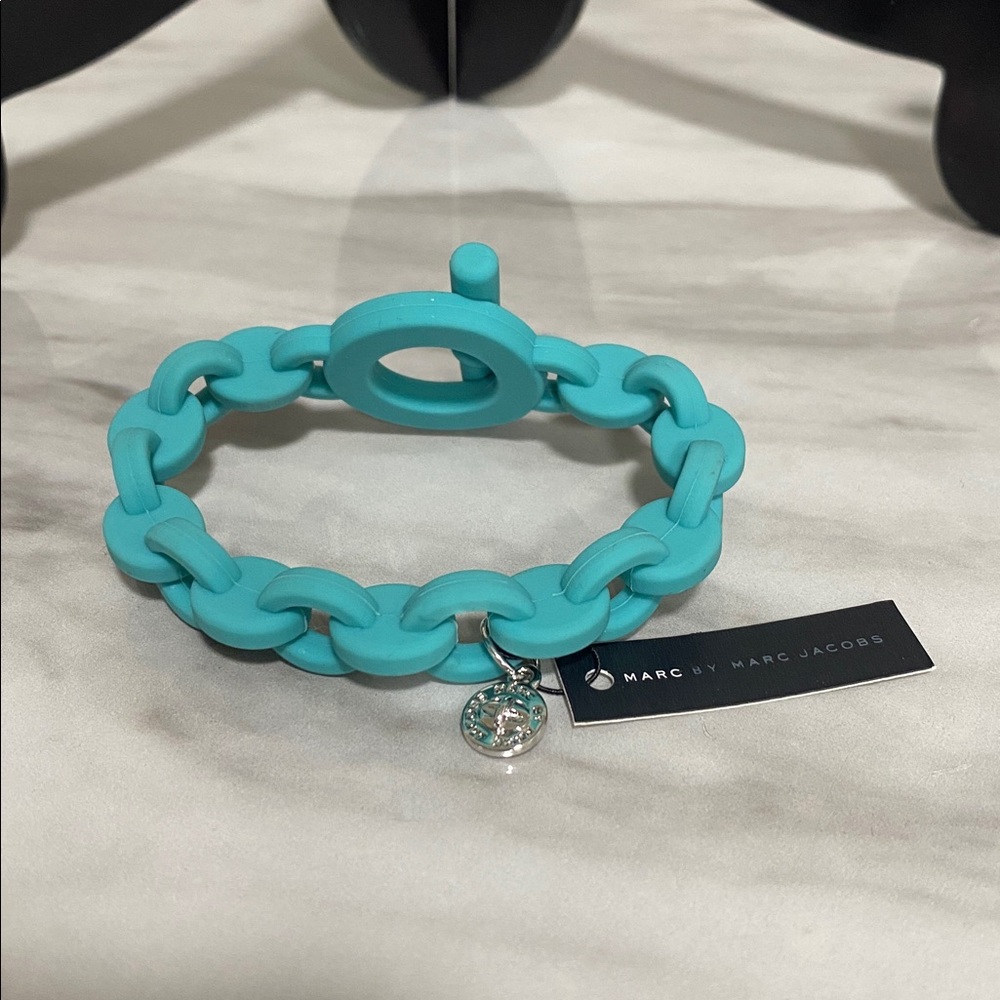 Marc by Marc Jacobs Aqua Lagoon Turnlock Silicone Stretch Bracelet - Picture 5 of 9